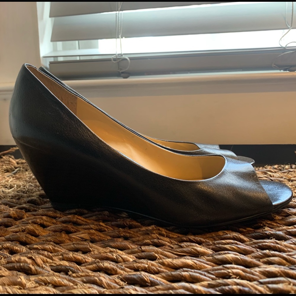 Peep toe wedge